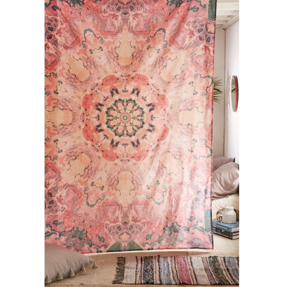 Jason Tudor Synergy Medallion Pink Tapestry